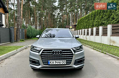 Внедорожник / Кроссовер Audi Q7 2015 в 