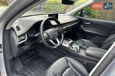 Внедорожник / Кроссовер Audi Q7 2015 в 