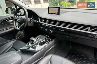 Внедорожник / Кроссовер Audi Q7 2015 в 