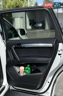 Позашляховик / Кросовер Audi Q7 2011 в 