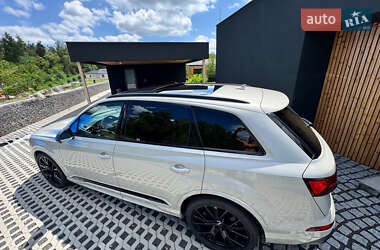 Позашляховик / Кросовер Audi Q7 2021 в 