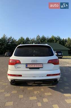 Позашляховик / Кросовер Audi Q7 2013 в 
