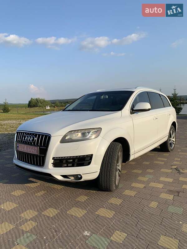 Позашляховик / Кросовер Audi Q7 2013 в 