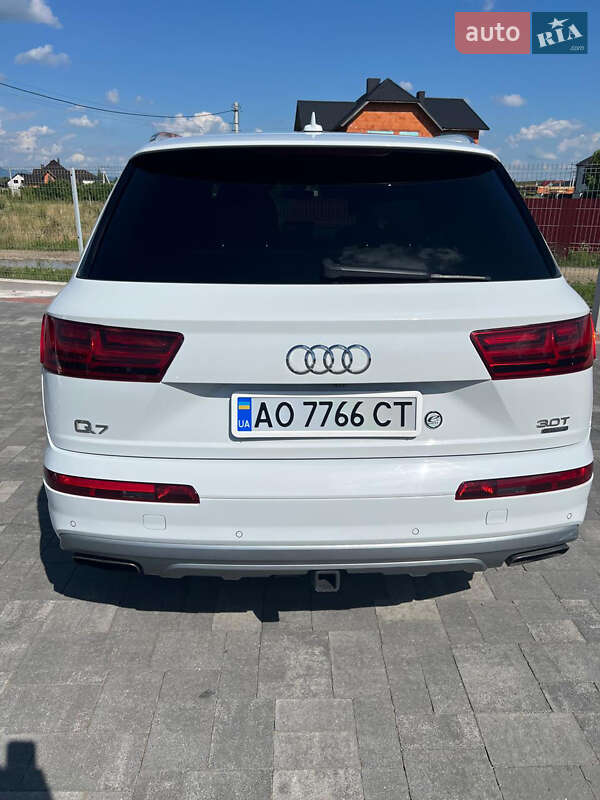 Позашляховик / Кросовер Audi Q7 2016 в Хусті