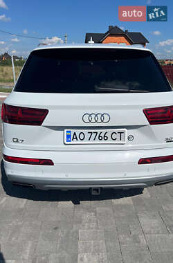 Позашляховик / Кросовер Audi Q7 2016 в 