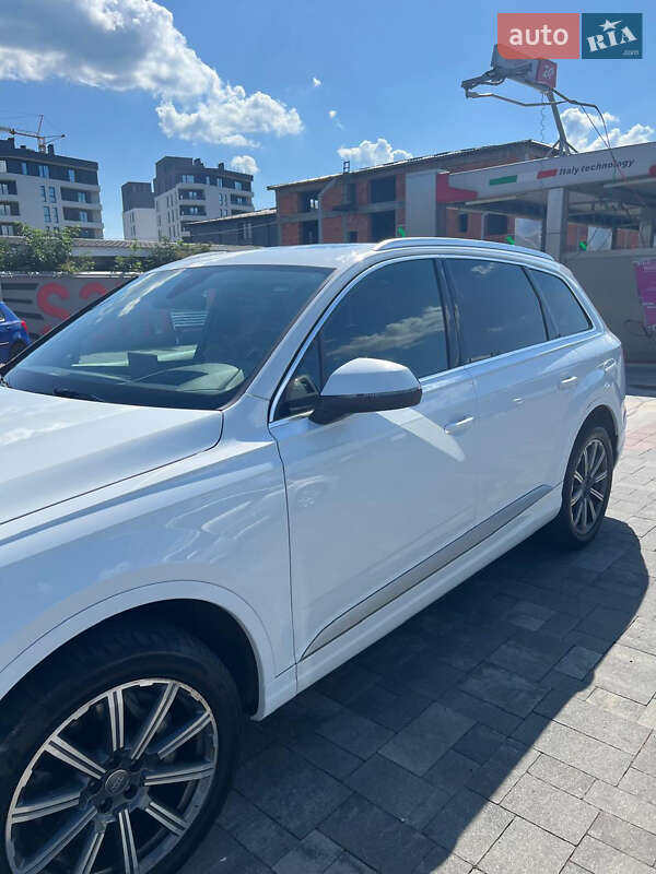 Позашляховик / Кросовер Audi Q7 2016 в Хусті