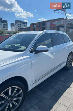 Позашляховик / Кросовер Audi Q7 2016 в 