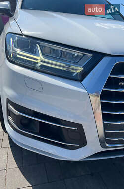 Позашляховик / Кросовер Audi Q7 2016 в 