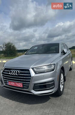 Внедорожник / Кроссовер Audi Q7 2016 в 