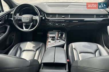 Внедорожник / Кроссовер Audi Q7 2016 в 