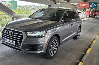 Внедорожник / Кроссовер Audi Q7 2016 в 