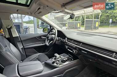 Внедорожник / Кроссовер Audi Q7 2016 в 