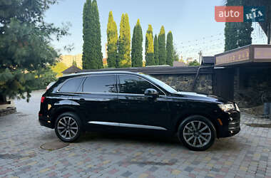 Внедорожник / Кроссовер Audi Q7 2016 в 