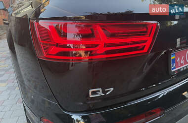 Внедорожник / Кроссовер Audi Q7 2016 в 