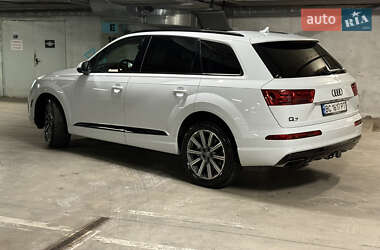 Внедорожник / Кроссовер Audi Q7 2017 в 