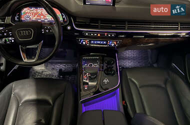 Внедорожник / Кроссовер Audi Q7 2017 в 