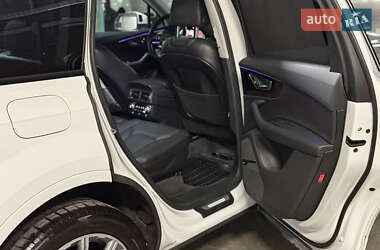 Внедорожник / Кроссовер Audi Q7 2017 в 