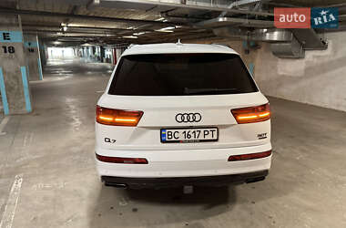 Внедорожник / Кроссовер Audi Q7 2017 в 
