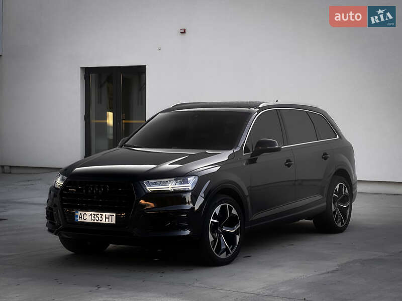 Внедорожник / Кроссовер Audi Q7 2017 в 