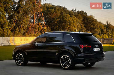 Внедорожник / Кроссовер Audi Q7 2017 в 