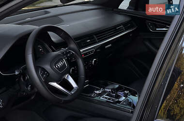Внедорожник / Кроссовер Audi Q7 2017 в 