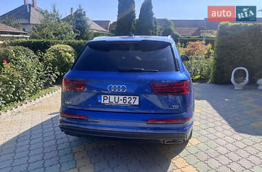 Внедорожник / Кроссовер Audi Q7 2017 в 