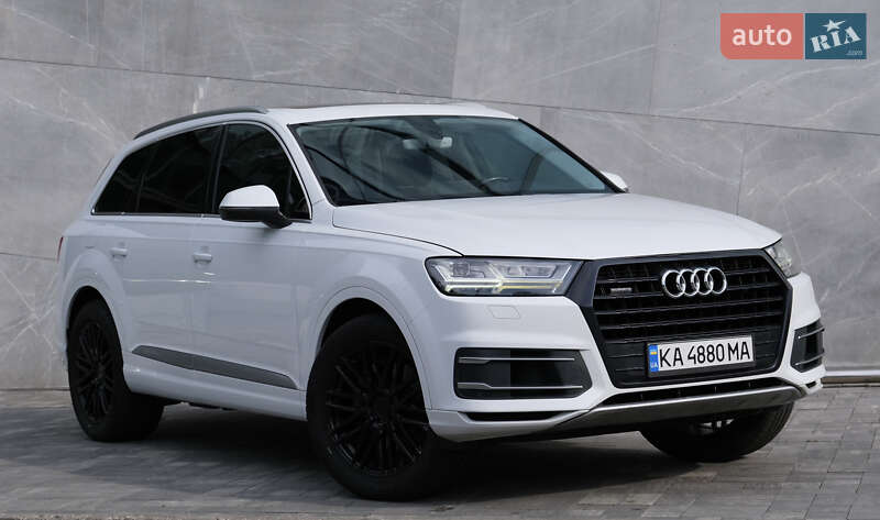 Внедорожник / Кроссовер Audi Q7 2015 в 