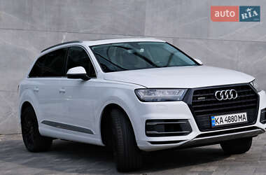 Внедорожник / Кроссовер Audi Q7 2015 в 