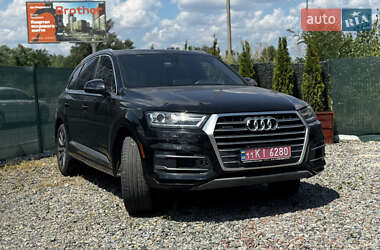 Позашляховик / Кросовер Audi Q7 2018 в 