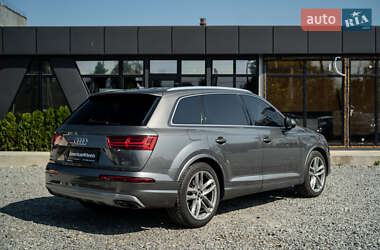 Внедорожник / Кроссовер Audi Q7 2017 в 