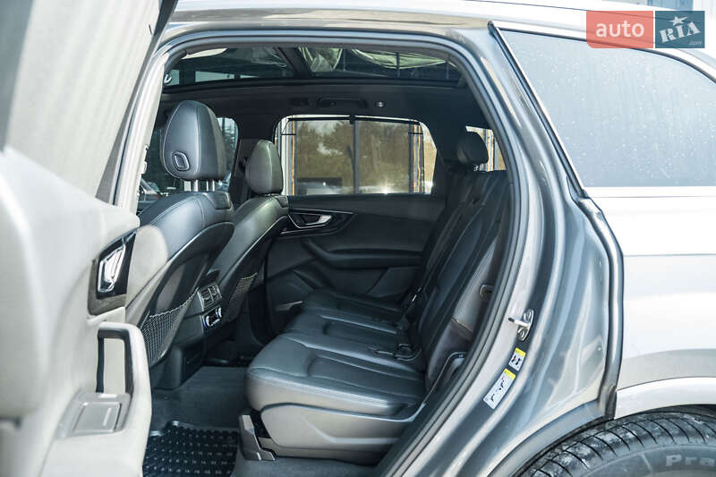 Позашляховик / Кросовер Audi Q7 2017 в Чернівцях
