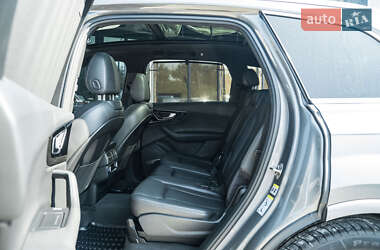 Внедорожник / Кроссовер Audi Q7 2017 в 