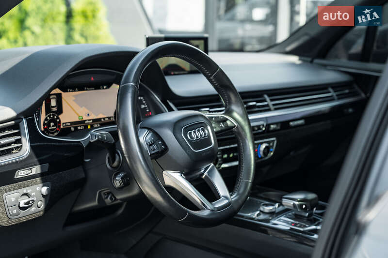 Позашляховик / Кросовер Audi Q7 2017 в Чернівцях