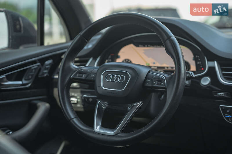 Позашляховик / Кросовер Audi Q7 2017 в Чернівцях