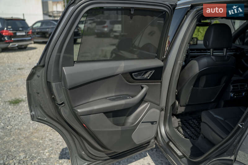 Позашляховик / Кросовер Audi Q7 2017 в Чернівцях