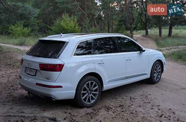 Внедорожник / Кроссовер Audi Q7 2017 в 
