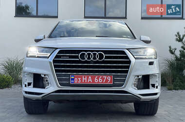 Внедорожник / Кроссовер Audi Q7 2017 в 