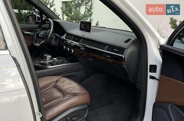 Внедорожник / Кроссовер Audi Q7 2017 в 