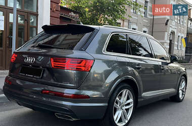 Внедорожник / Кроссовер Audi Q7 2016 в 