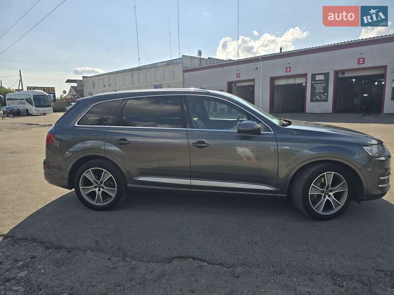 Внедорожник / Кроссовер Audi Q7 2017 в Киеве