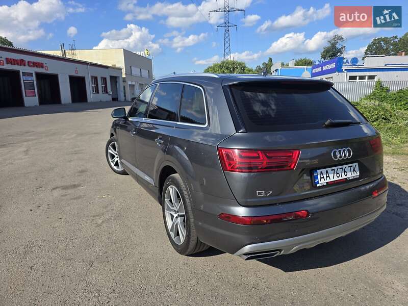 Внедорожник / Кроссовер Audi Q7 2017 в Киеве