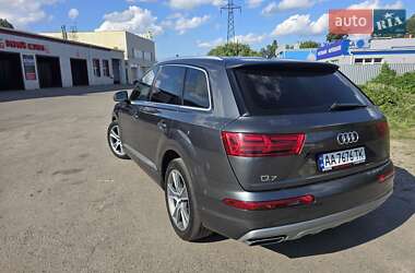 Позашляховик / Кросовер Audi Q7 2017 в 