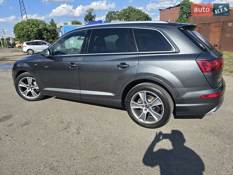 Внедорожник / Кроссовер Audi Q7 2017 в Киеве