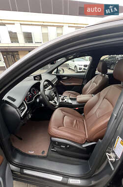 Внедорожник / Кроссовер Audi Q7 2016 в 
