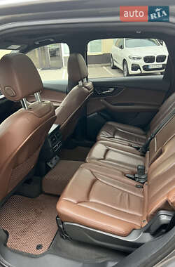 Внедорожник / Кроссовер Audi Q7 2016 в 