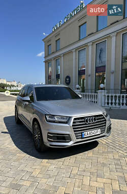 Внедорожник / Кроссовер Audi Q7 2017 в 