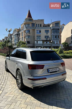 Внедорожник / Кроссовер Audi Q7 2017 в 