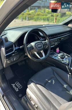 Внедорожник / Кроссовер Audi Q7 2017 в 
