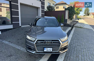 Внедорожник / Кроссовер Audi Q7 2016 в 