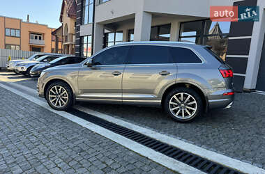 Внедорожник / Кроссовер Audi Q7 2016 в 